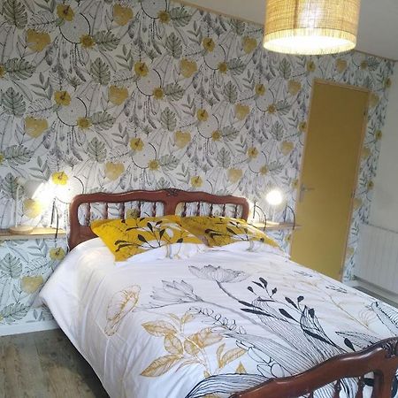 Appartement Cozy Dans Maison Privee Tauves Kültér fotó