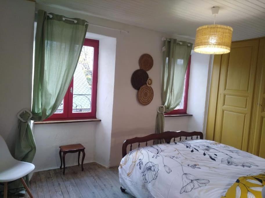 Appartement Cozy Dans Maison Privee Tauves Kültér fotó
