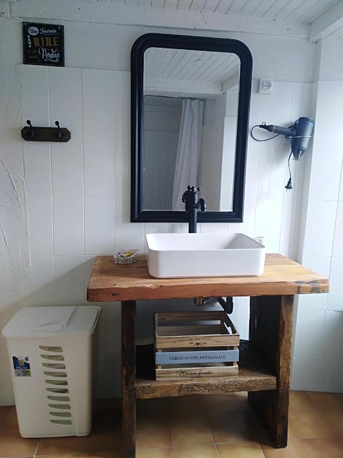 Appartement Cozy Dans Maison Privee Tauves Kültér fotó