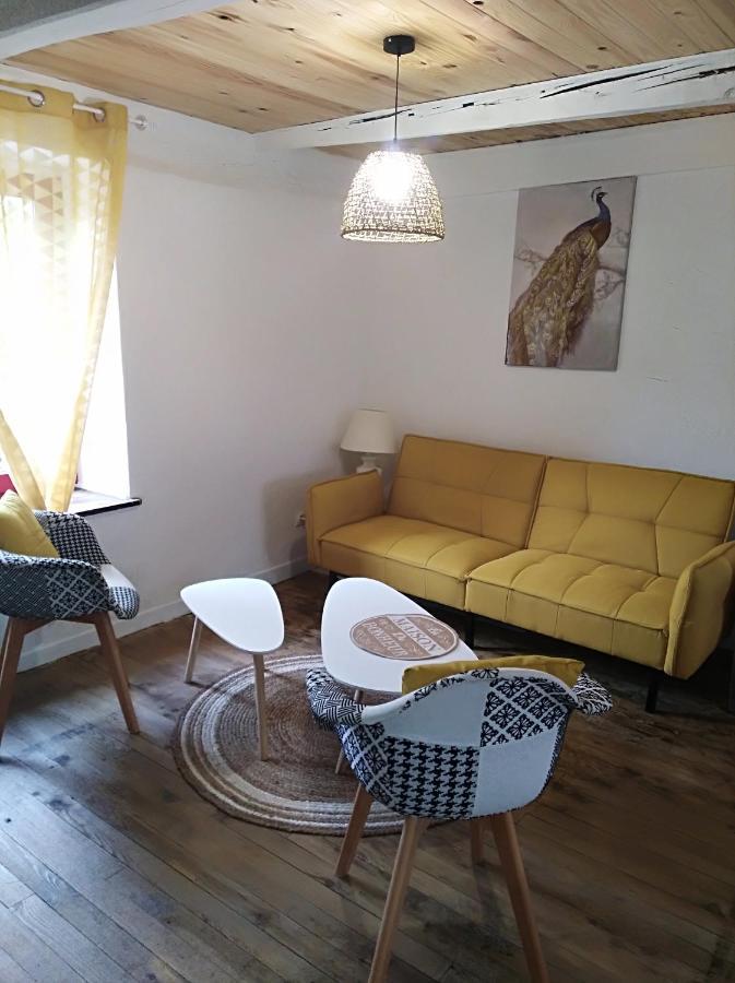 Appartement Cozy Dans Maison Privee Tauves Kültér fotó