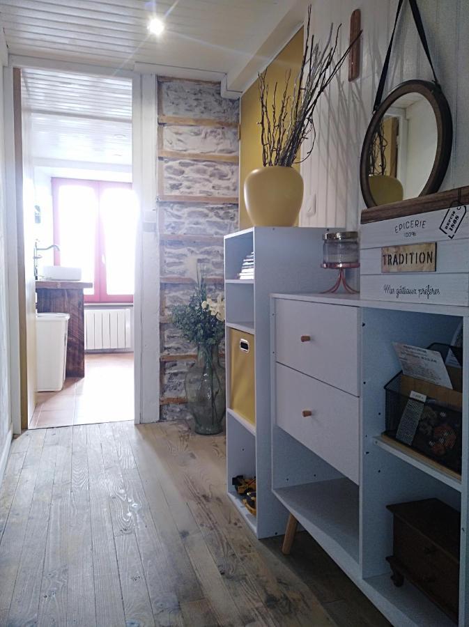 Appartement Cozy Dans Maison Privee Tauves Kültér fotó