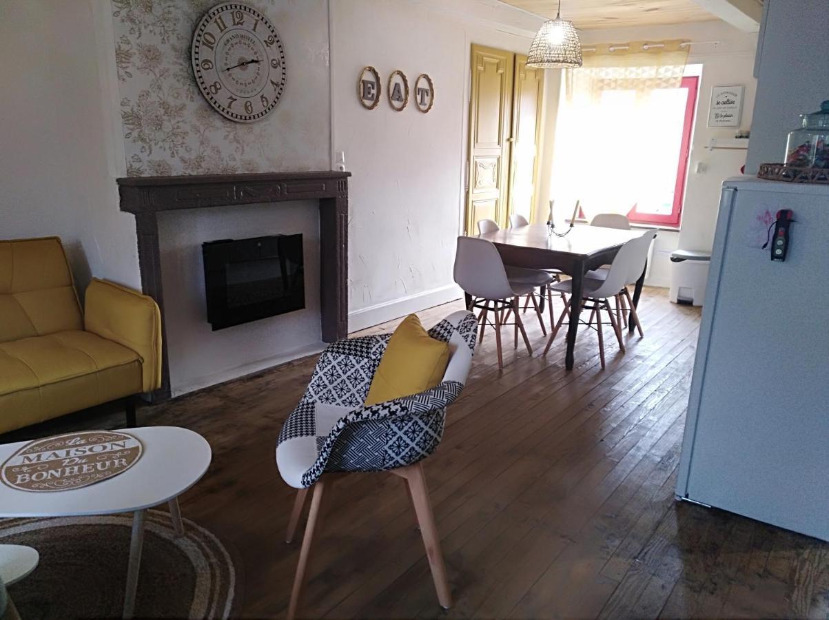 Appartement Cozy Dans Maison Privee Tauves Kültér fotó