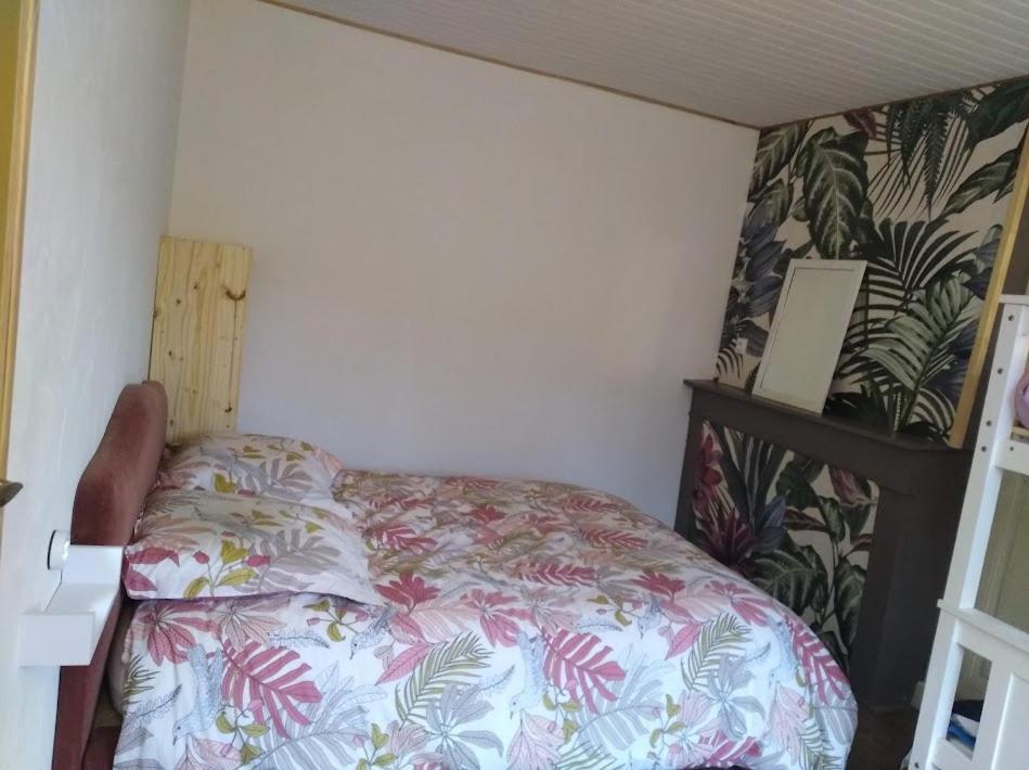 Appartement Cozy Dans Maison Privee Tauves Kültér fotó
