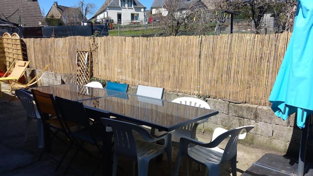 Appartement Cozy Dans Maison Privee Tauves Kültér fotó